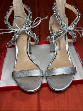 💎Badgley Mischka Jewel Silver Embellished Ankle-Tie Heeled Sandals💎